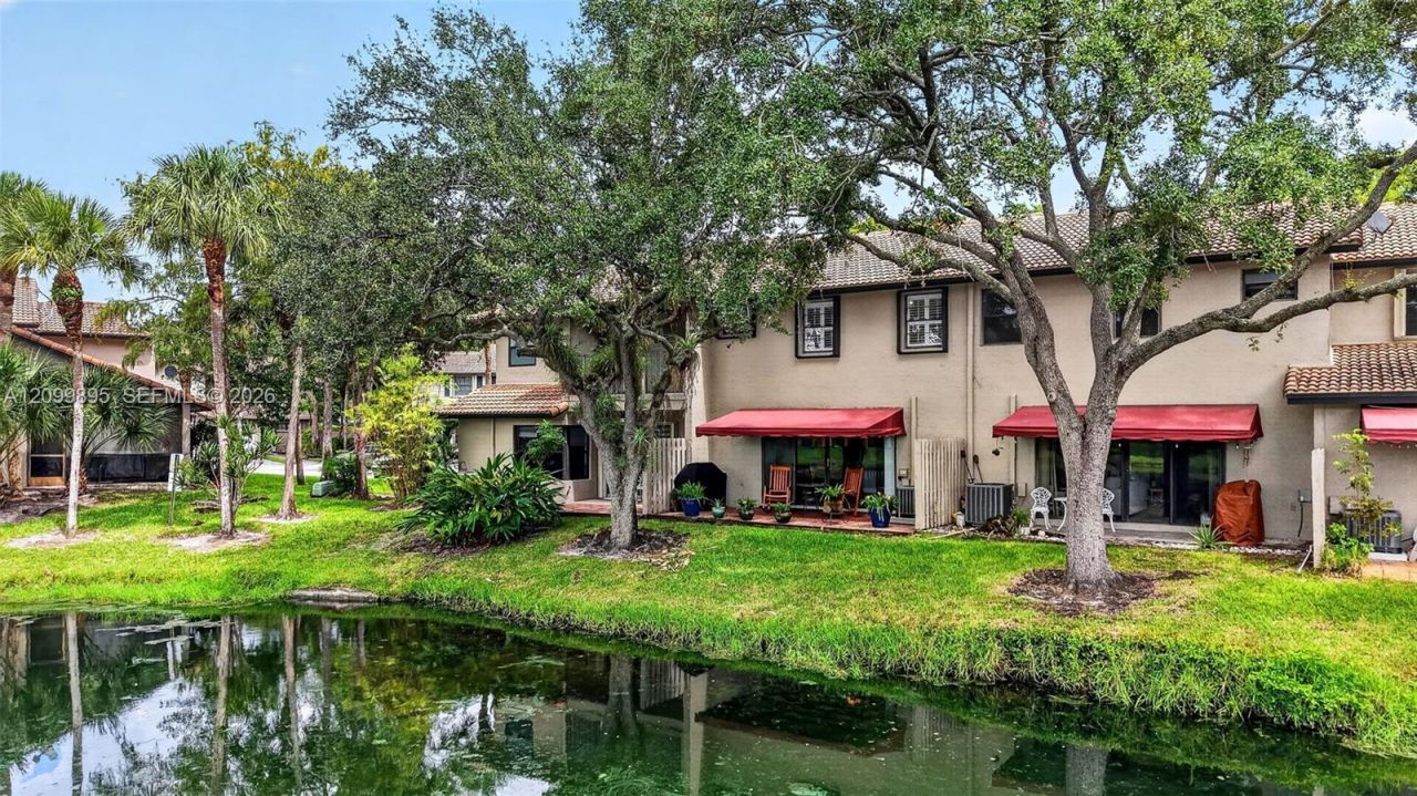9012 Vineyard Lake Dr, Plantation, FL 33324 Photo
