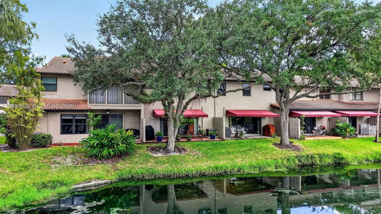 9012 Vineyard Lake Dr, Plantation, FL 33324 Photo