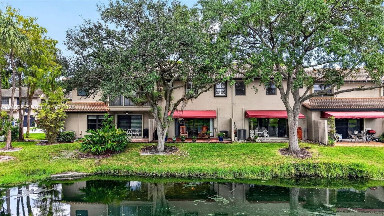 9012 Vineyard Lake Dr, Plantation, FL 33324 Photo