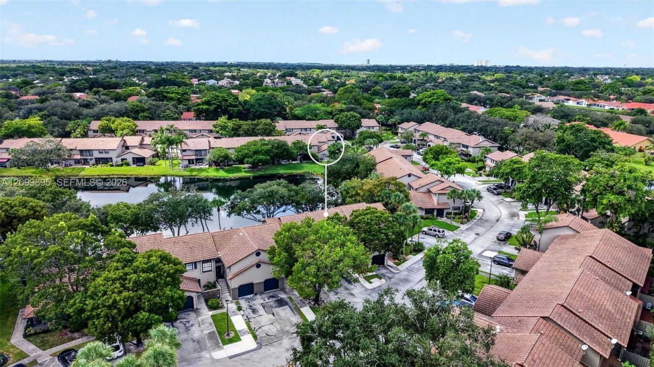 9012 Vineyard Lake Dr, Plantation, FL 33324 Photo