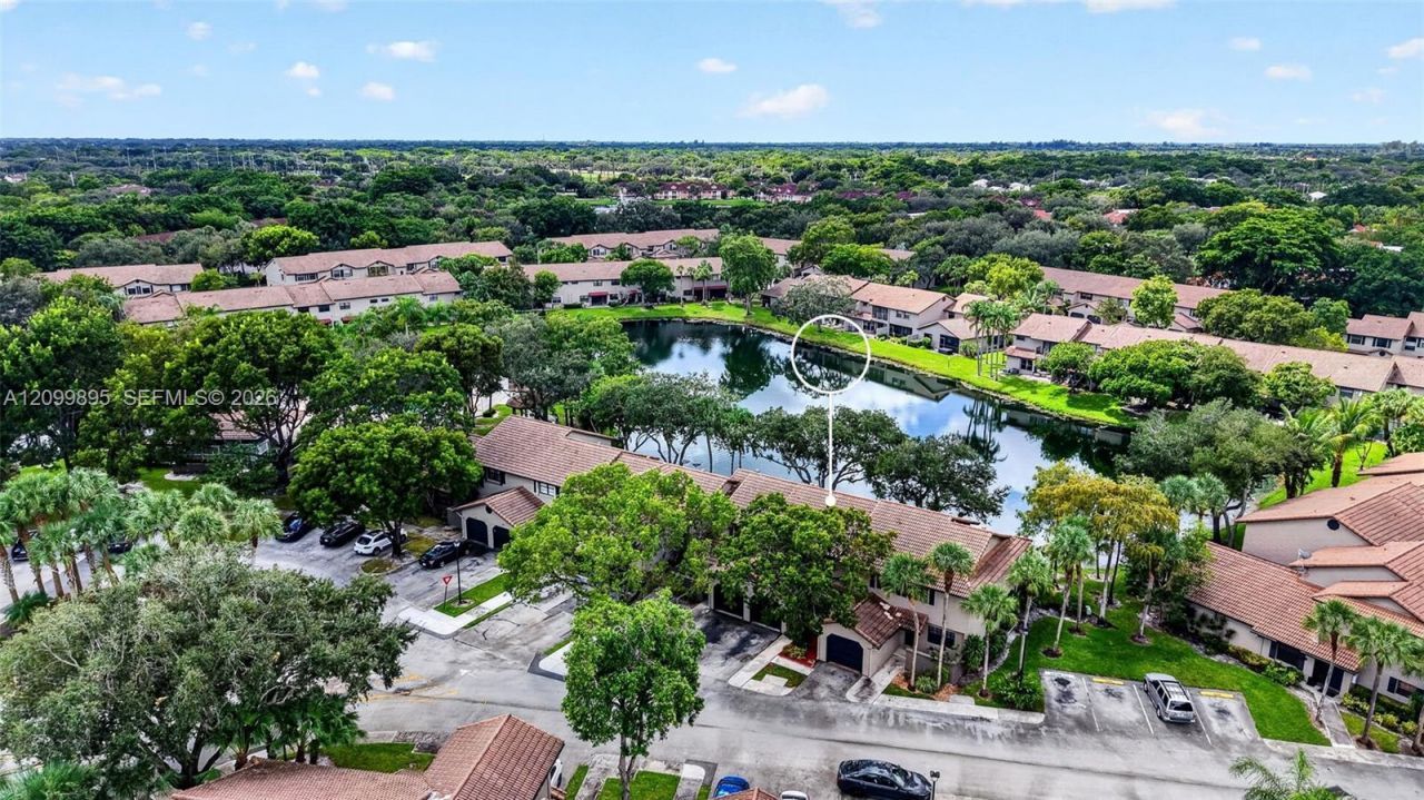 9012 Vineyard Lake Dr, Plantation, FL 33324 Photo