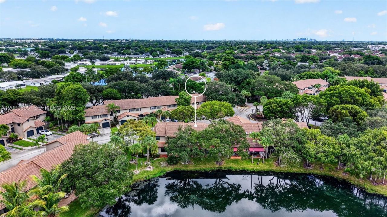 9012 Vineyard Lake Dr, Plantation, FL 33324 Photo