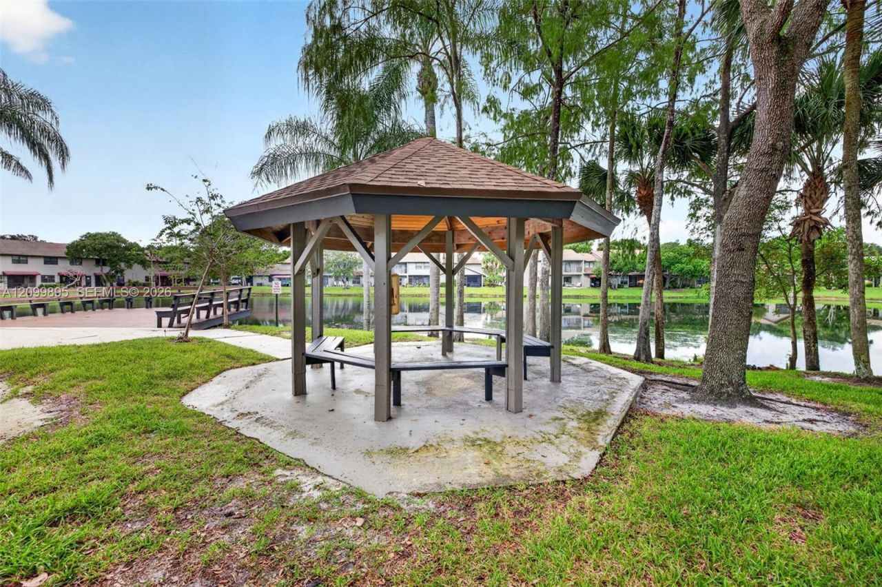 9012 Vineyard Lake Dr, Plantation, FL 33324 Photo