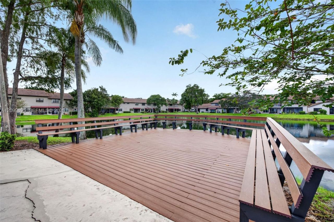 9012 Vineyard Lake Dr, Plantation, FL 33324 Photo