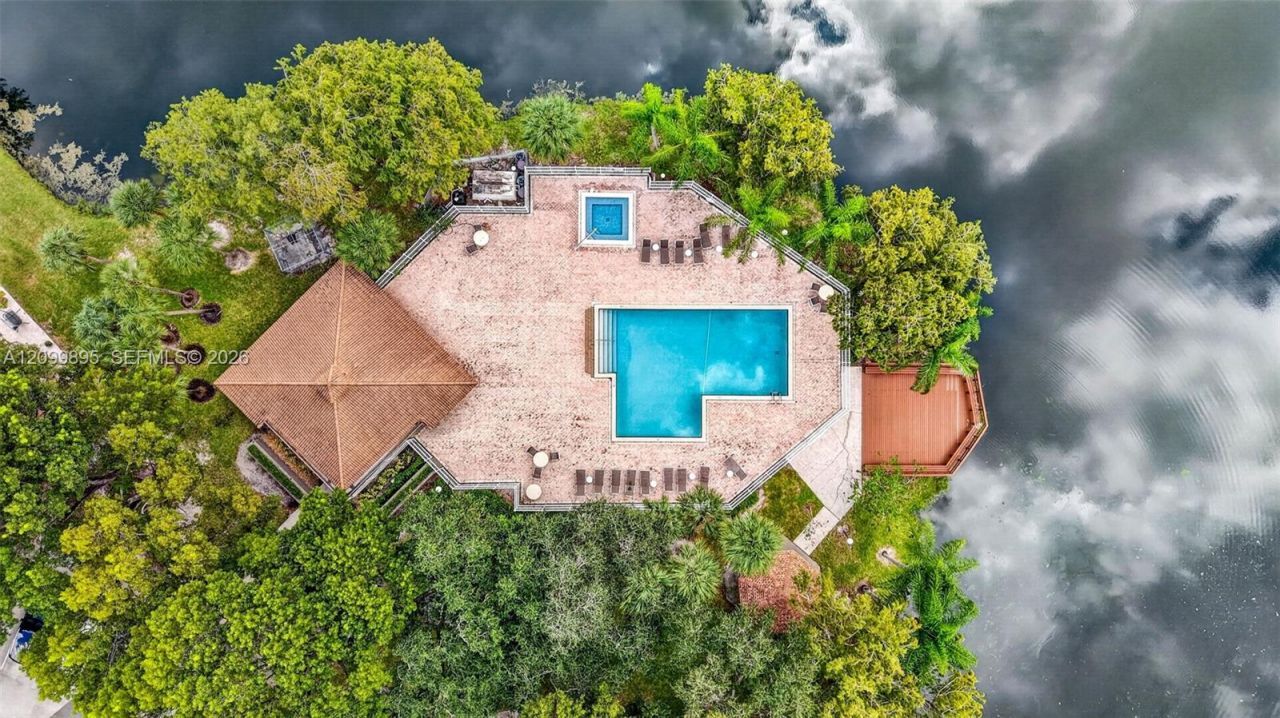 9012 Vineyard Lake Dr, Plantation, FL 33324 Photo