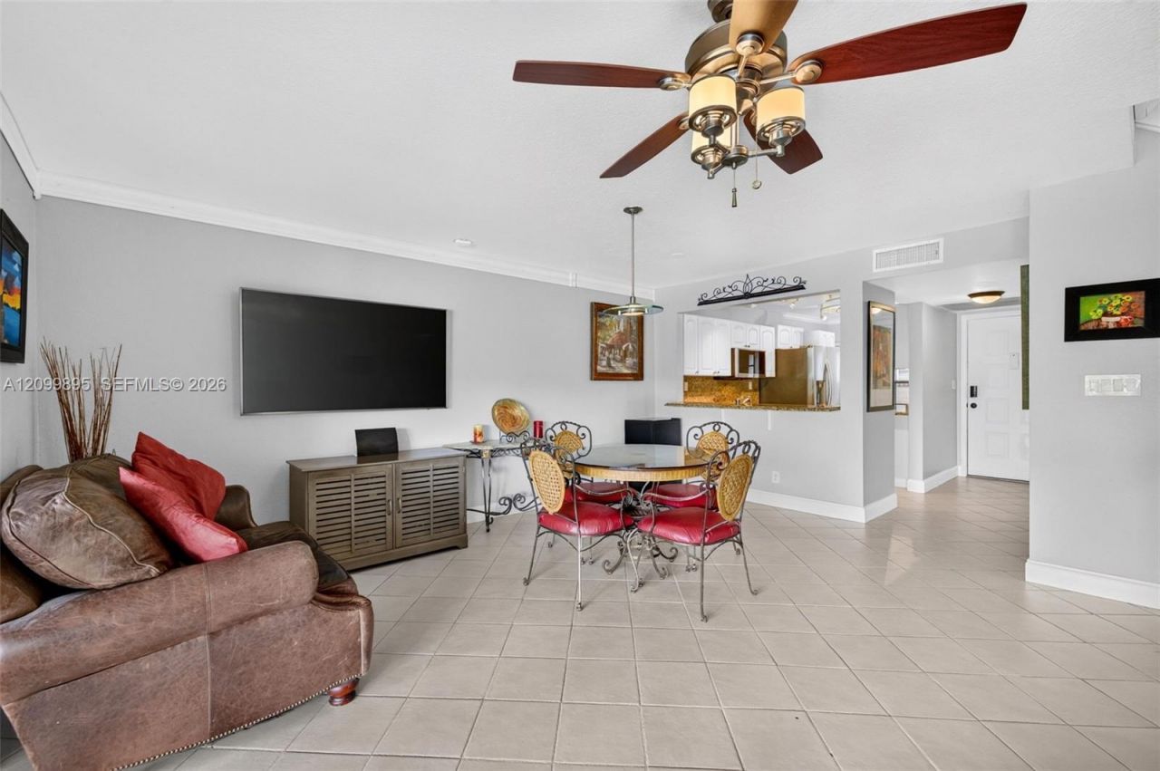9012 Vineyard Lake Dr, Plantation, FL 33324 Photo