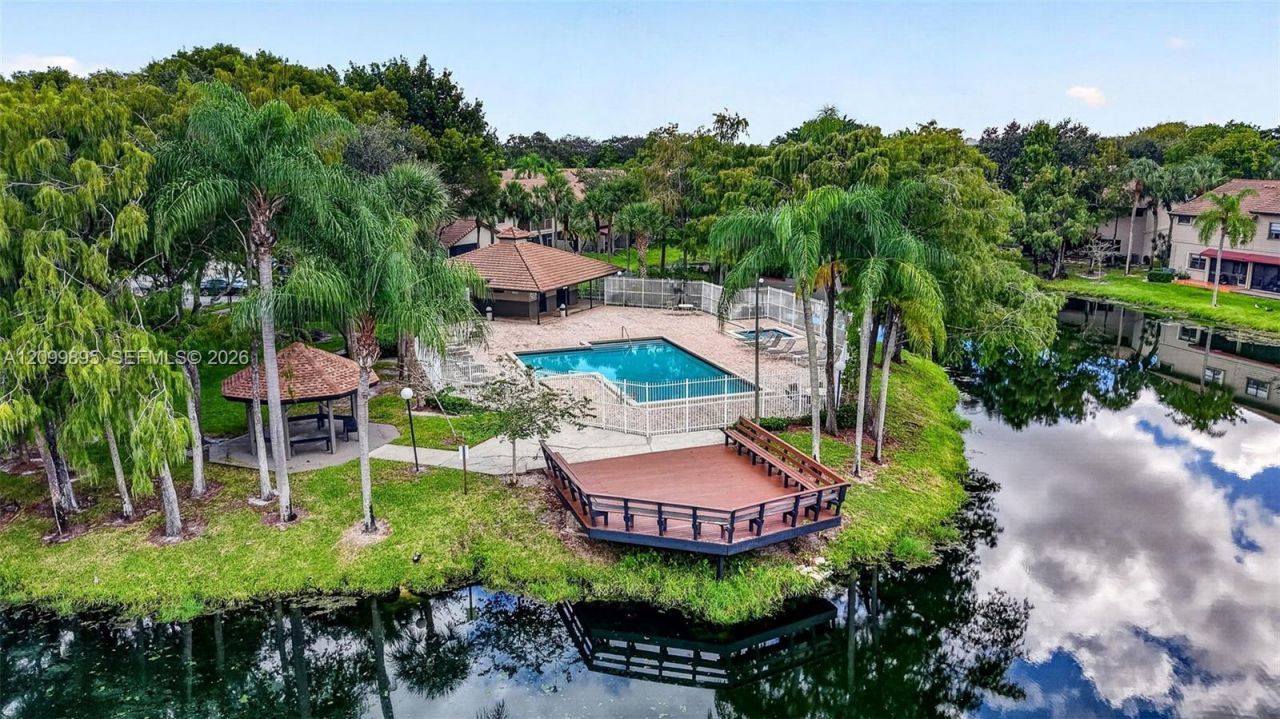 9012 Vineyard Lake Dr, Plantation, FL 33324 Photo