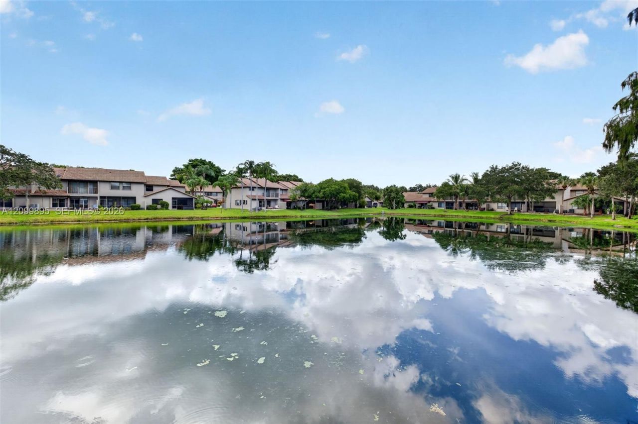 9012 Vineyard Lake Dr, Plantation, FL 33324 Photo