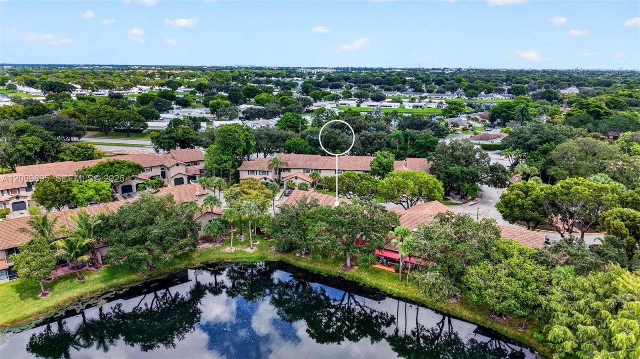 9012 Vineyard Lake Dr, Plantation, FL 33324 Photo