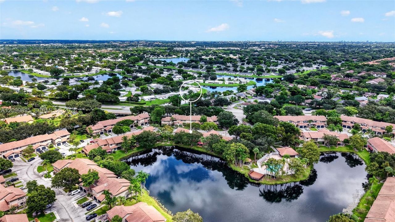 9012 Vineyard Lake Dr, Plantation, FL 33324 Photo