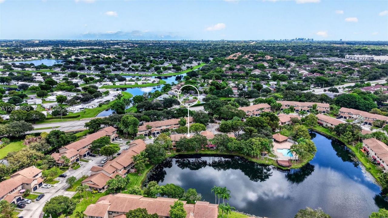 9012 Vineyard Lake Dr, Plantation, FL 33324 Photo