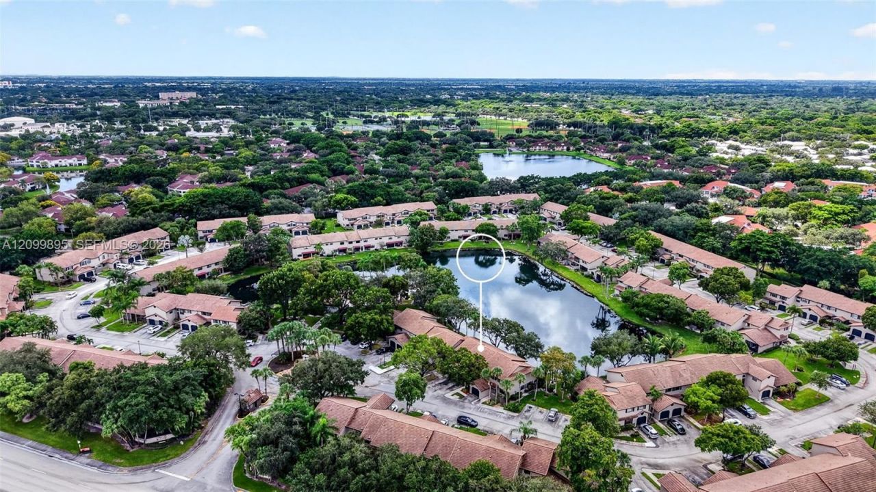 9012 Vineyard Lake Dr, Plantation, FL 33324 Photo