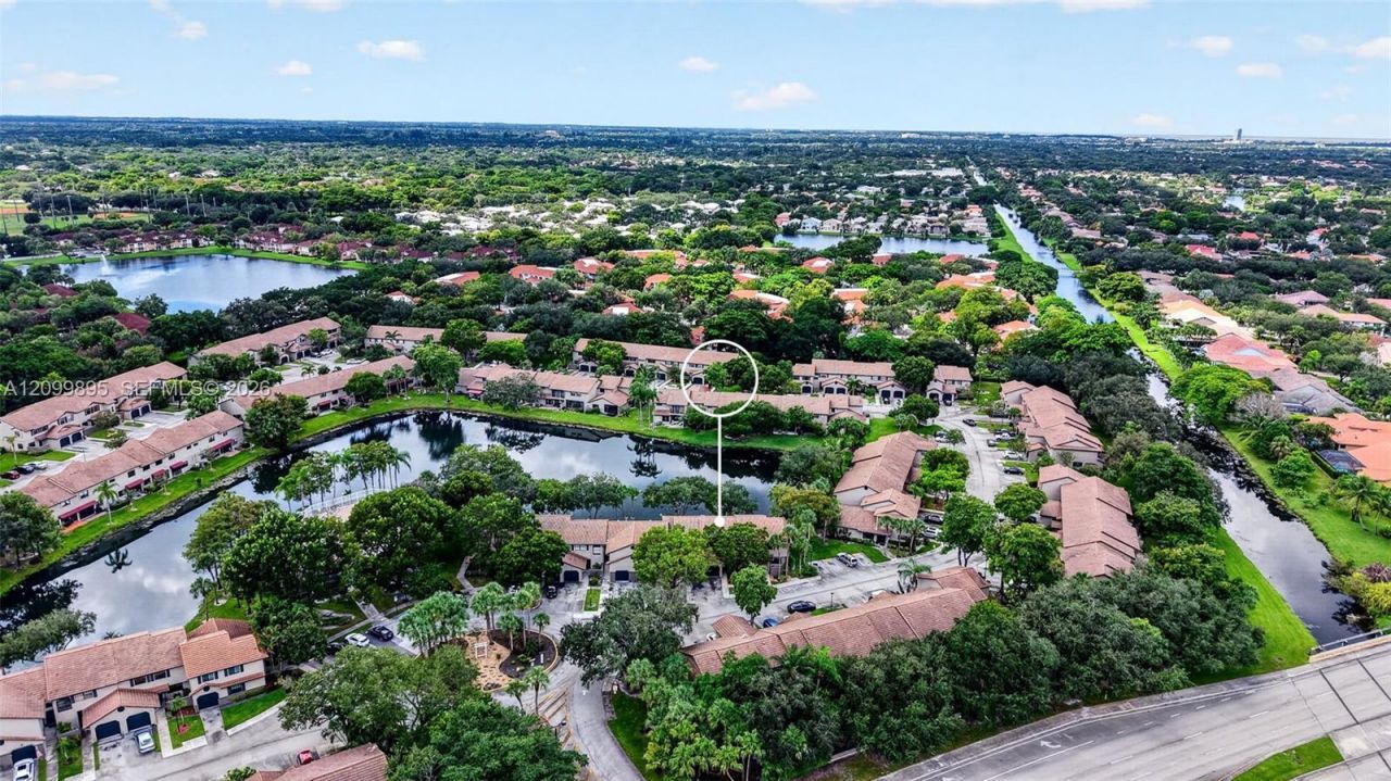 9012 Vineyard Lake Dr, Plantation, FL 33324 Photo