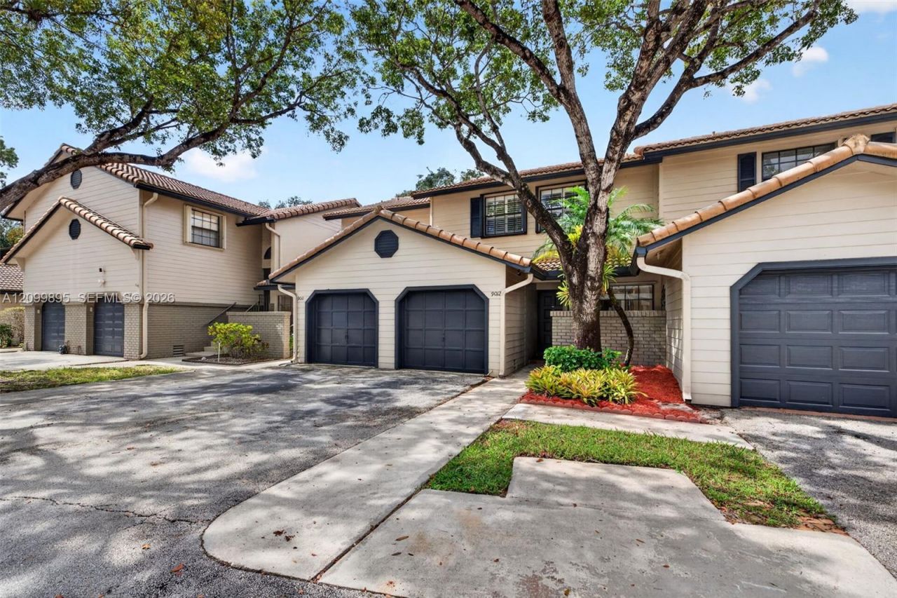 9012 Vineyard Lake Dr, Plantation, FL 33324 Photo