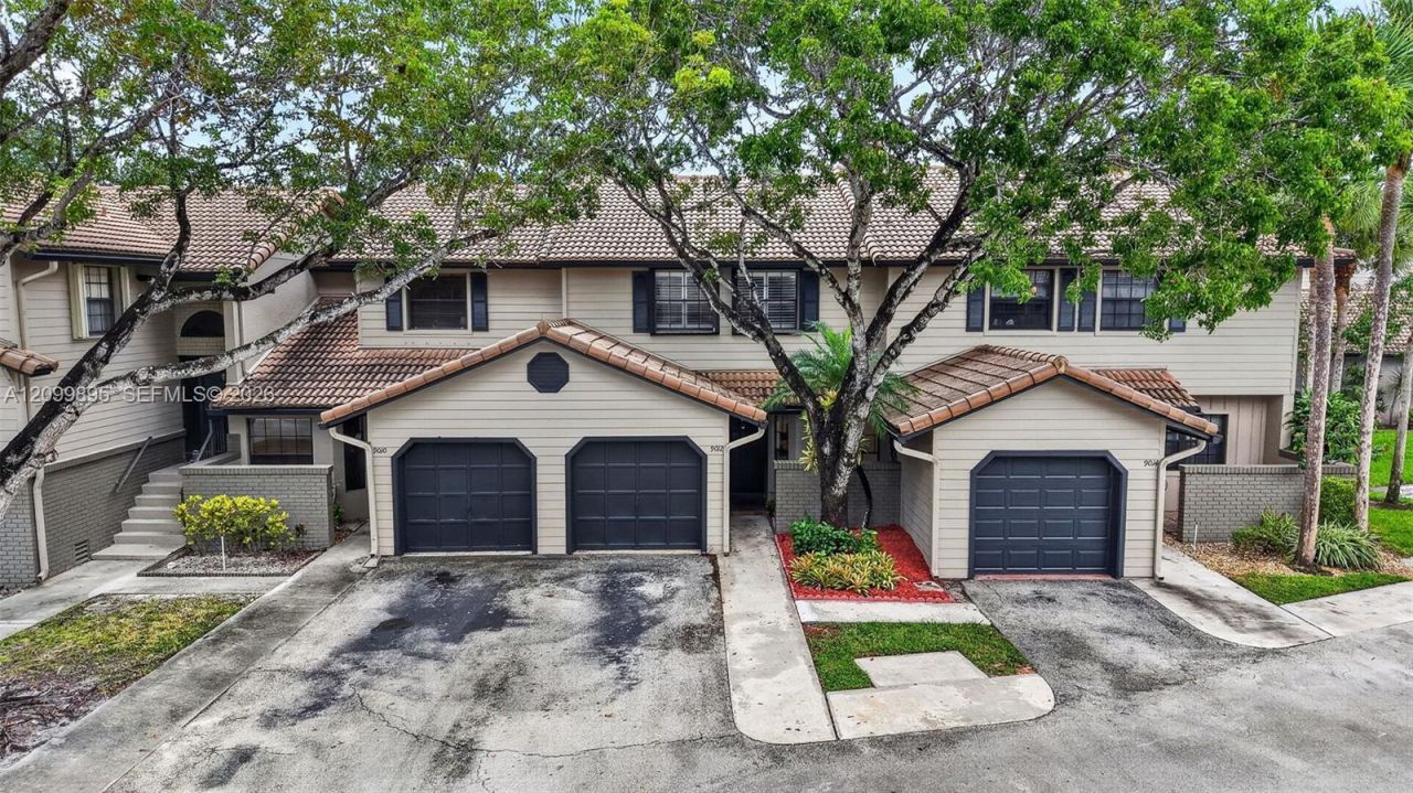 9012 Vineyard Lake Dr, Plantation, FL 33324 Photo