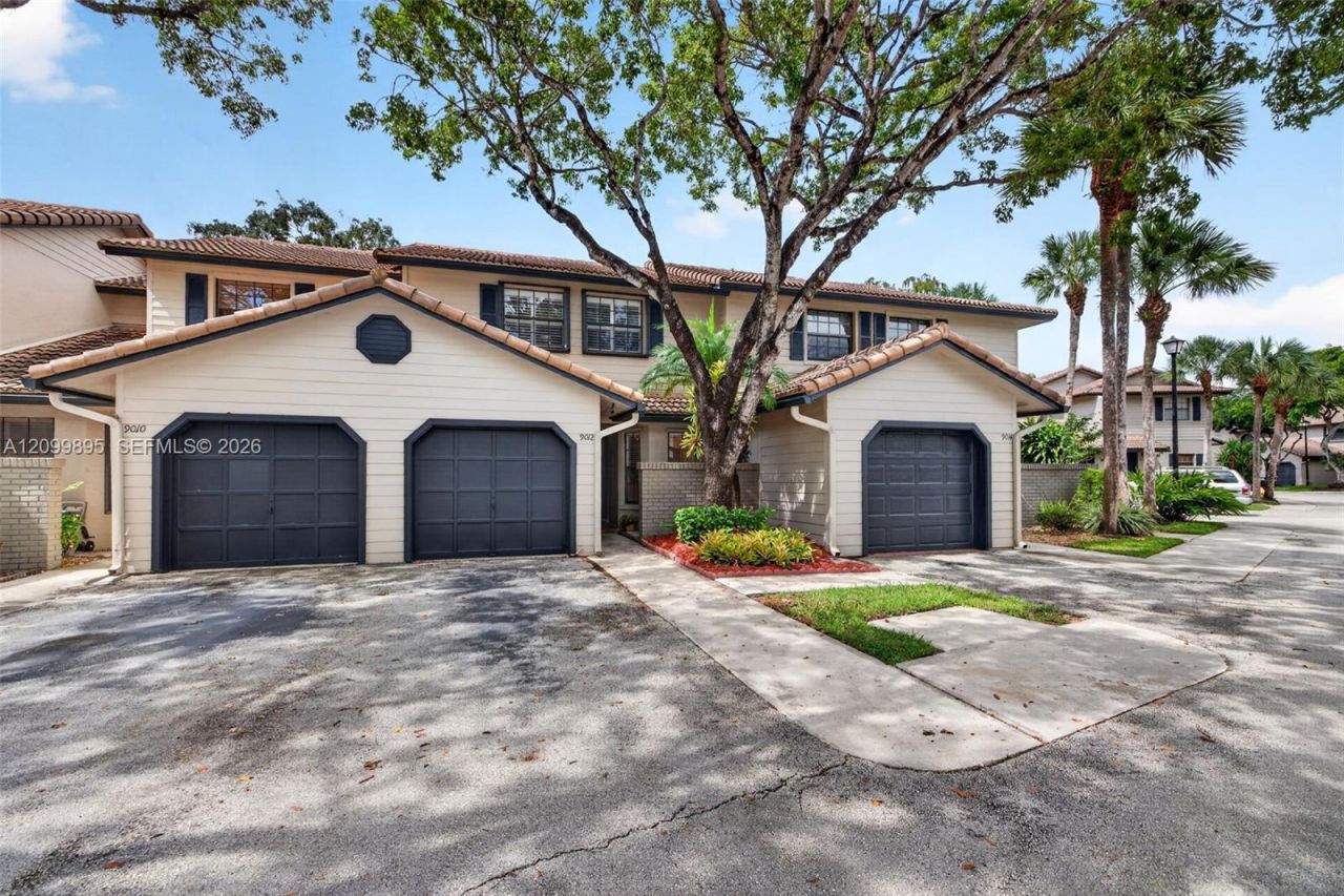 9012 Vineyard Lake Dr, Plantation, FL 33324 Photo