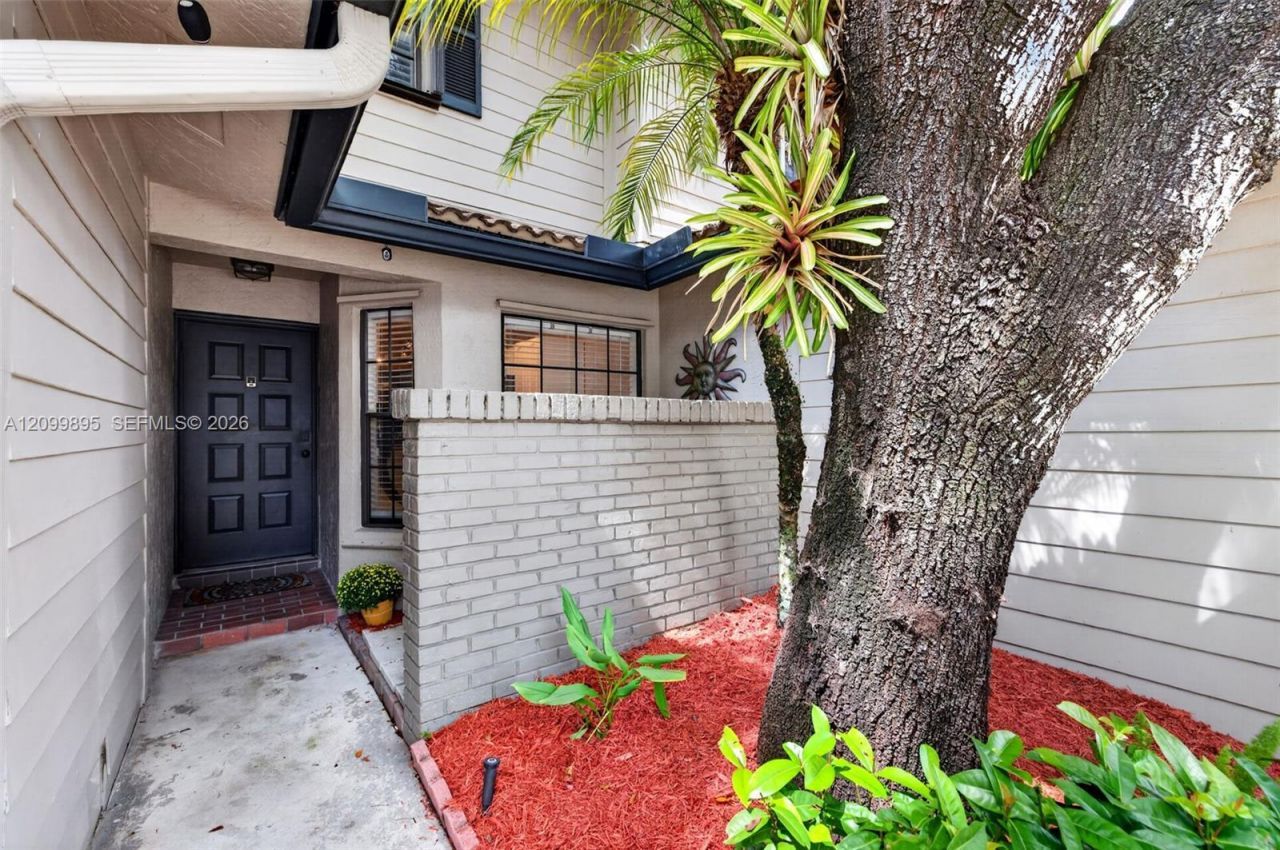 9012 Vineyard Lake Dr, Plantation, FL 33324 Photo