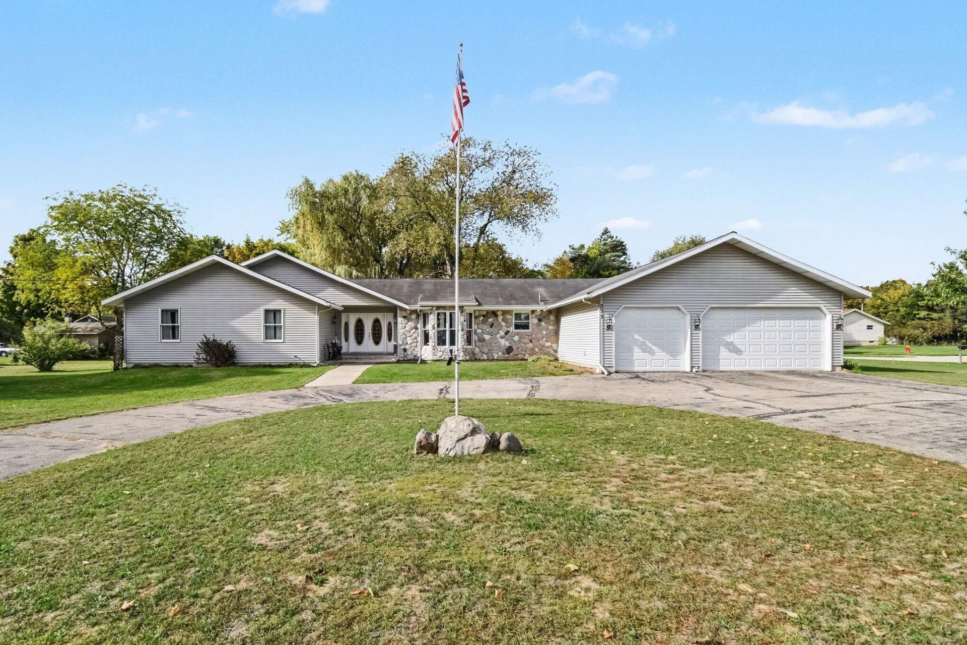 333 S Mary Street, Newaygo, MI 49337 Main Photo