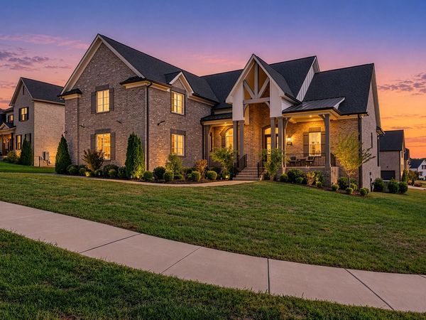 1011 Keeneland Dr , Gallatin, TN 37066