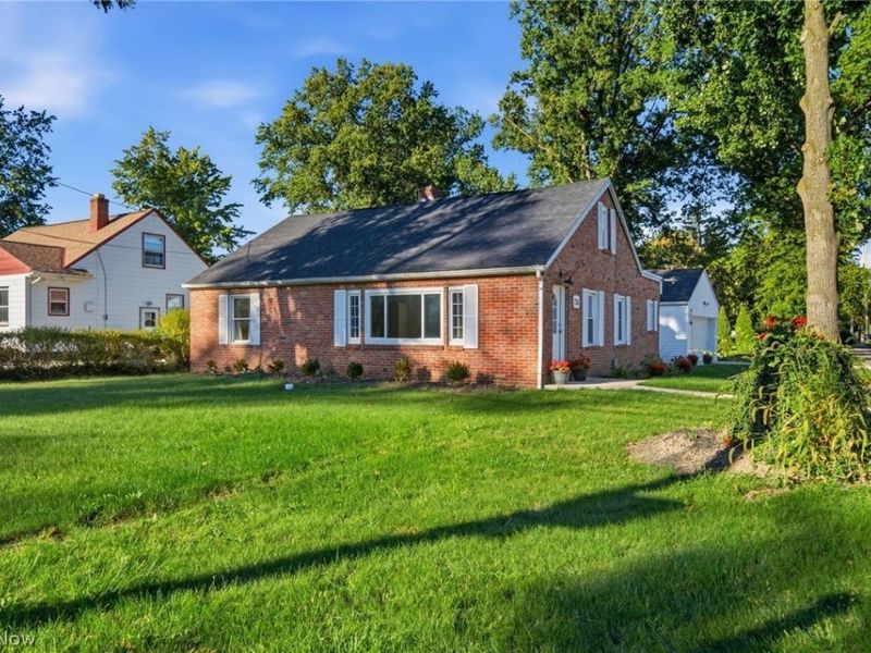 730 Columbia Road, Westlake, OH 44145 Photo 1