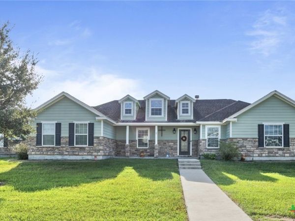 809 Buttercup Drive , Edna, TX 77957