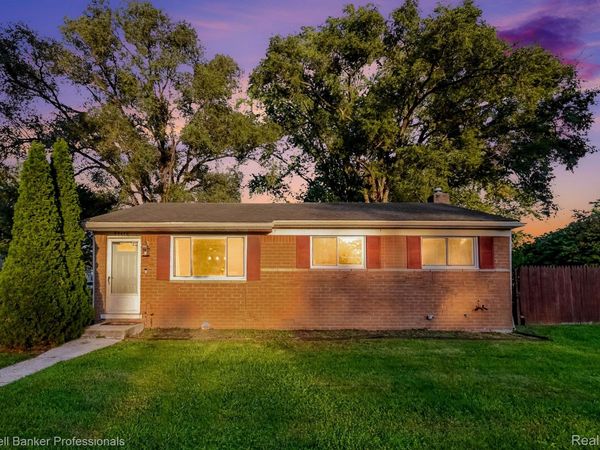35470 Blairmoor Drive , Clinton Township, Mi 48035