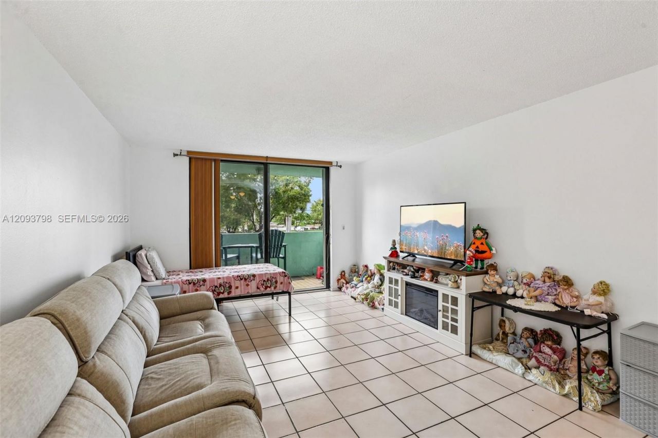 1825 W 44th Pl , Unit 208, Hialeah, FL 33012 Photo