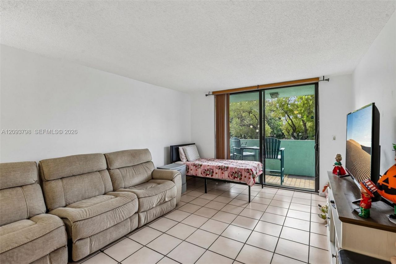 1825 W 44th Pl , Unit 208, Hialeah, FL 33012 Photo
