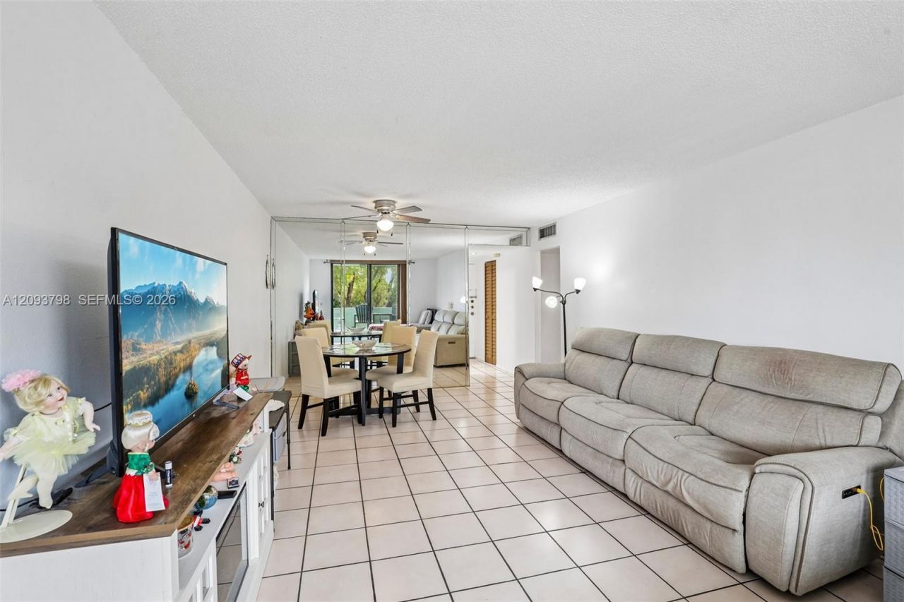 1825 W 44th Pl , Unit 208, Hialeah, FL 33012 Photo