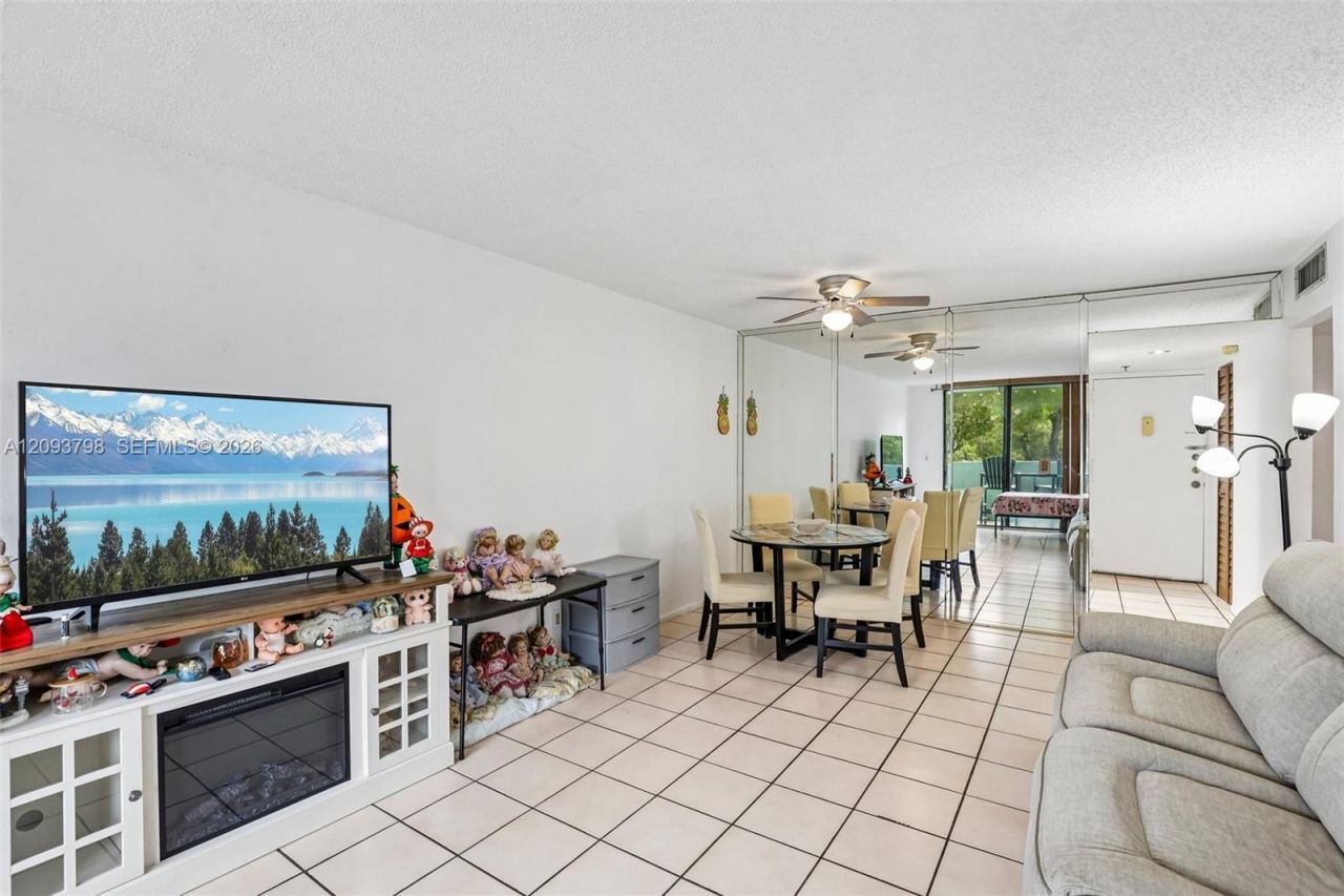 1825 W 44th Pl , Unit 208, Hialeah, FL 33012 Photo