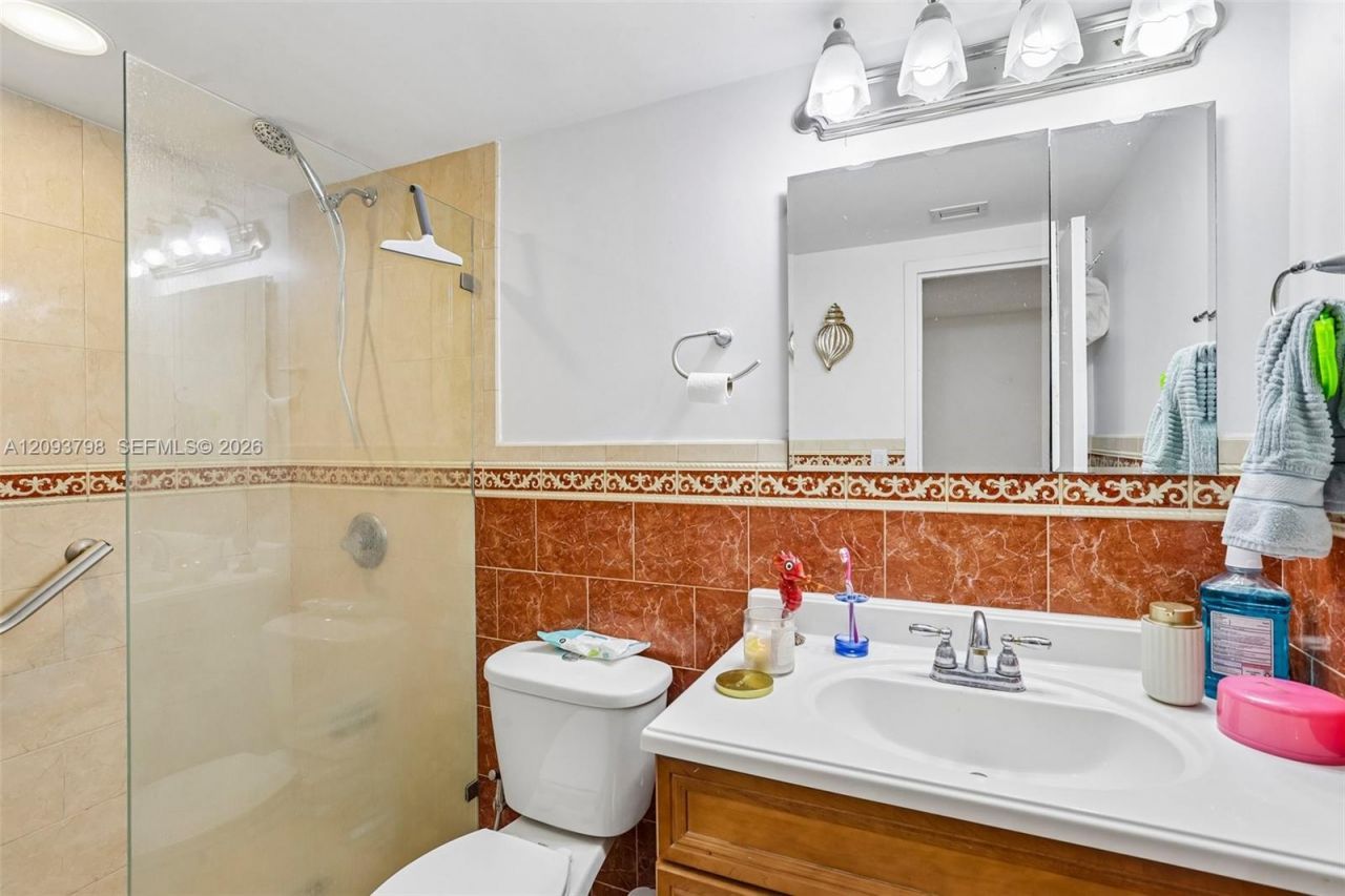 1825 W 44th Pl , Unit 208, Hialeah, FL 33012 Photo