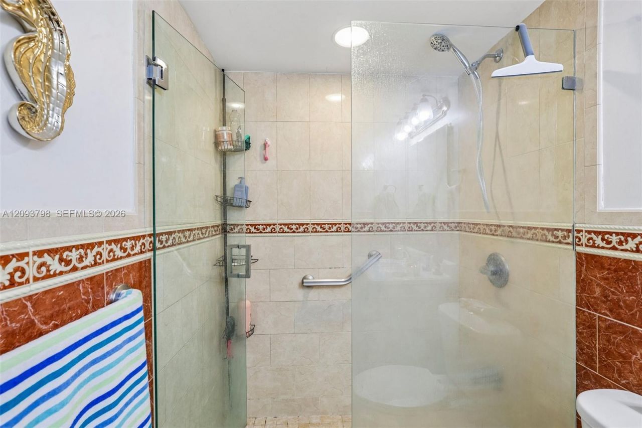 1825 W 44th Pl , Unit 208, Hialeah, FL 33012 Photo