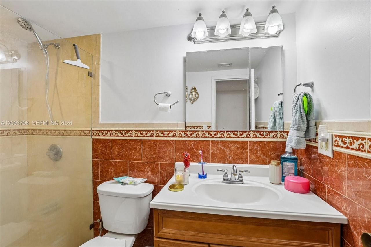 1825 W 44th Pl , Unit 208, Hialeah, FL 33012 Photo