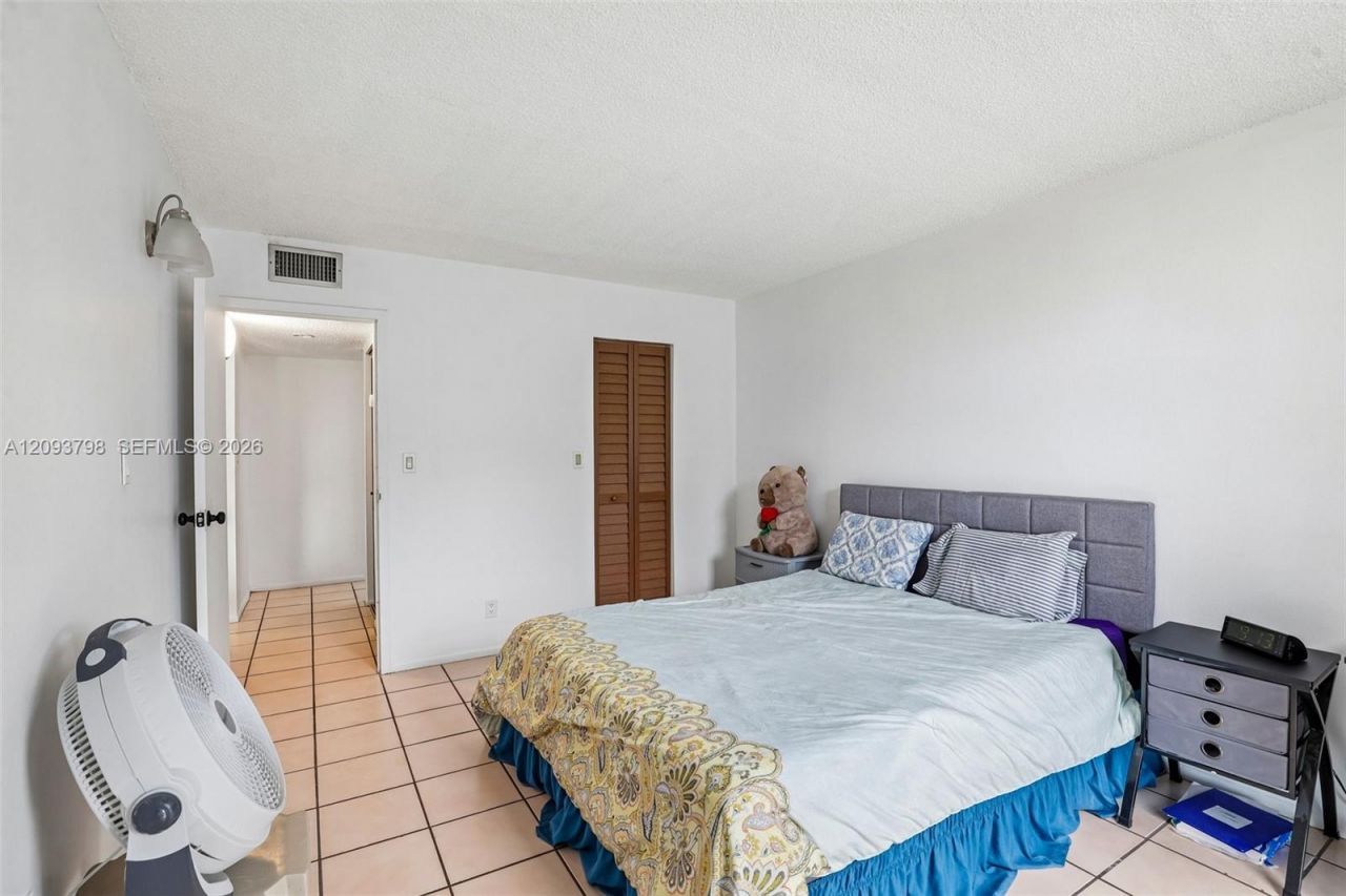 1825 W 44th Pl , Unit 208, Hialeah, FL 33012 Photo