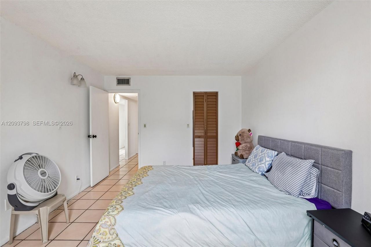 1825 W 44th Pl , Unit 208, Hialeah, FL 33012 Photo