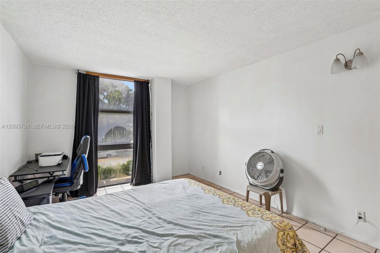 1825 W 44th Pl , Unit 208, Hialeah, FL 33012 Photo