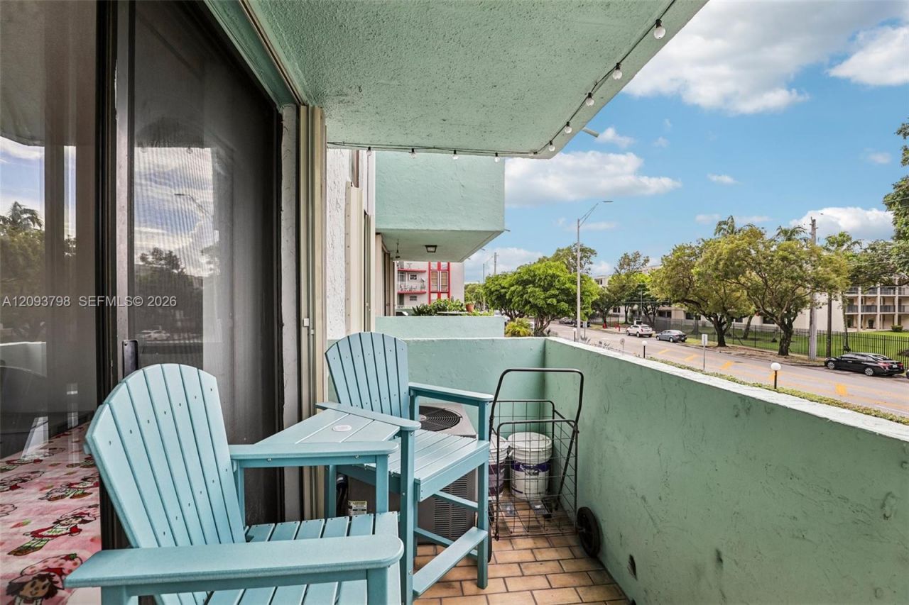 1825 W 44th Pl , Unit 208, Hialeah, FL 33012 Photo
