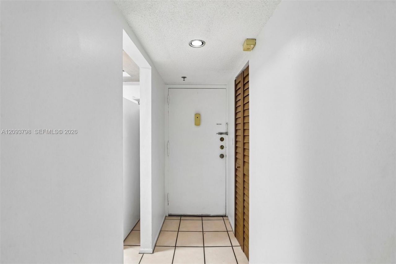 1825 W 44th Pl , Unit 208, Hialeah, FL 33012 Photo