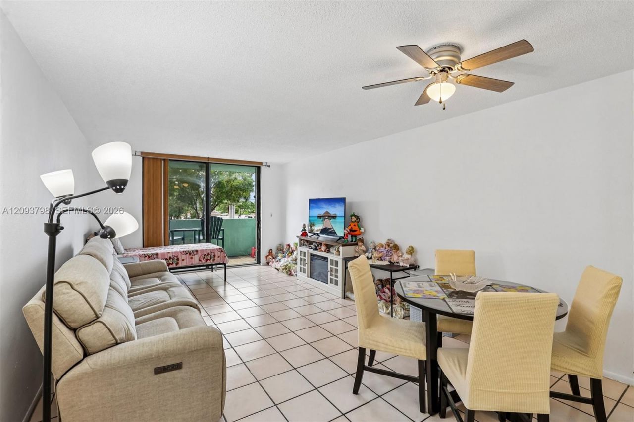 1825 W 44th Pl , Unit 208, Hialeah, FL 33012 Photo