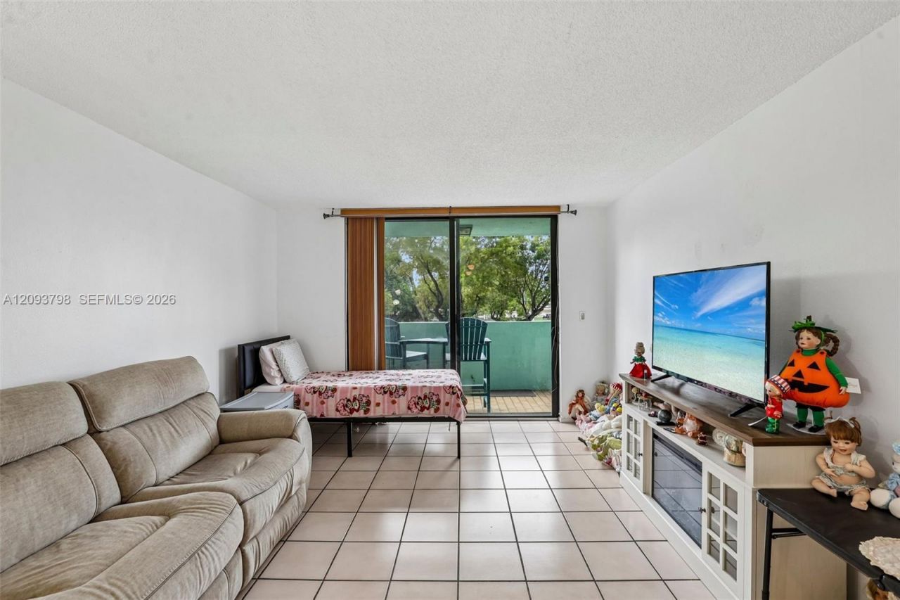 1825 W 44th Pl , Unit 208, Hialeah, FL 33012 Photo