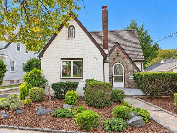 72 Primrose Avenue , Floral Park, NY 11001