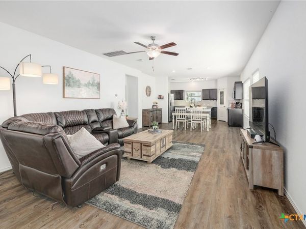 735 Circle Way, Jarrell, TX 76537
