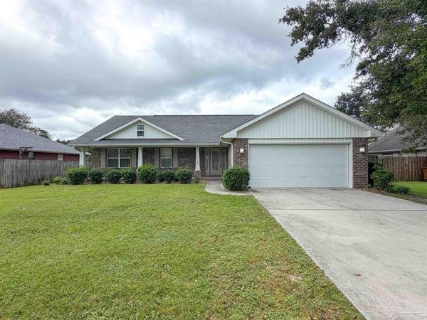 5680 Tucker Cir, Pace, FL 32571