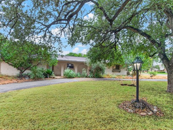 1 Buena Vista Circle, Uvalde, TX 78801