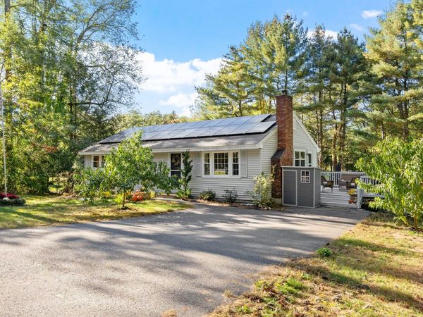 18 East St, Pepperell, MA 01463