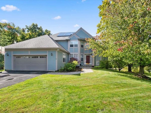 9 Bridle Way, Pawling, NY 12564
