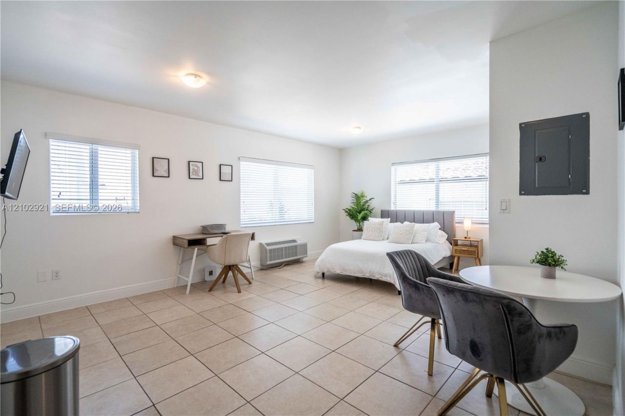 6971 Carlyle Ave , Unit 204, Miami Beach, FL 33141 Photo