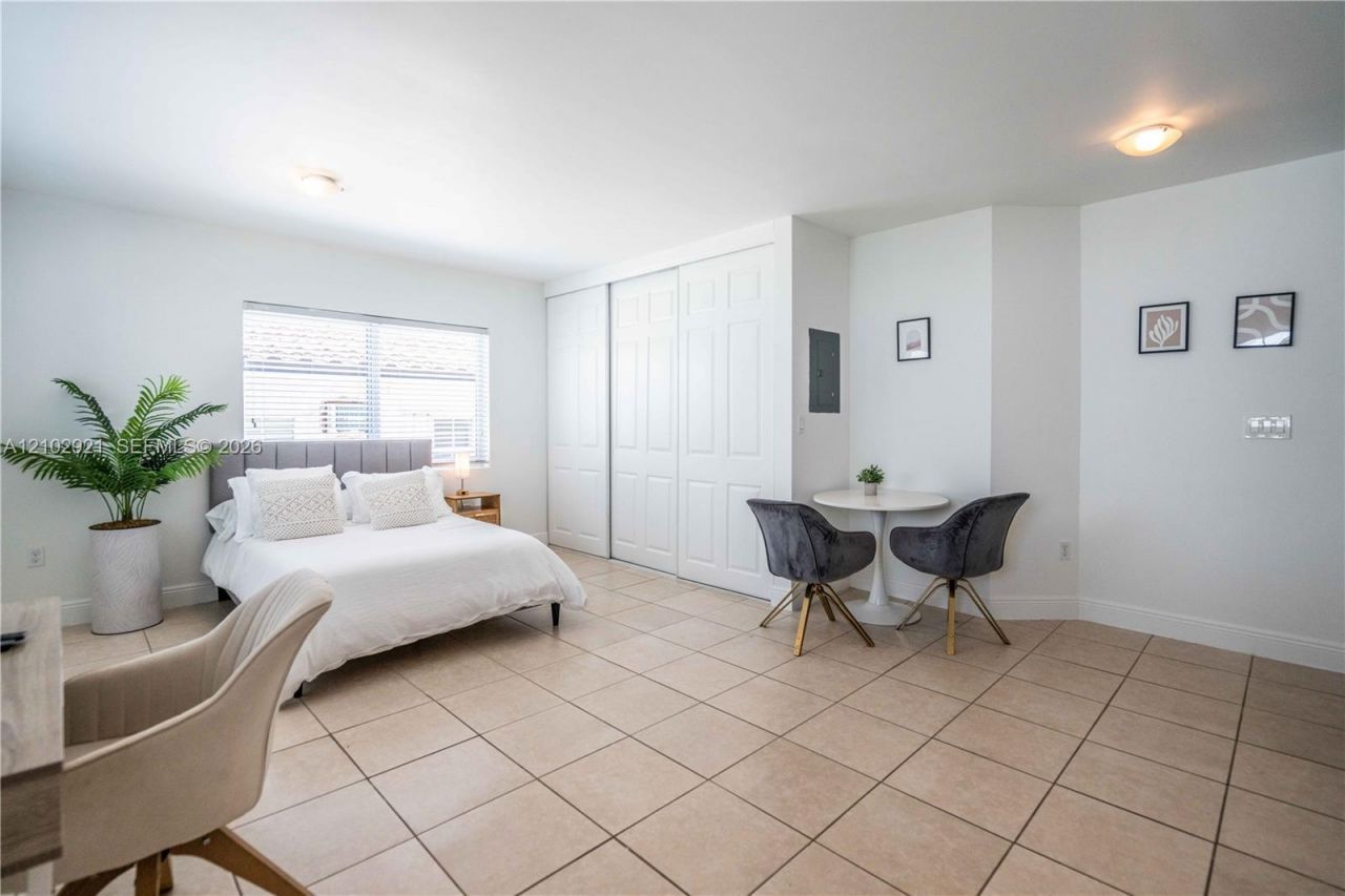 6971 Carlyle Ave , Unit 204, Miami Beach, FL 33141 Photo