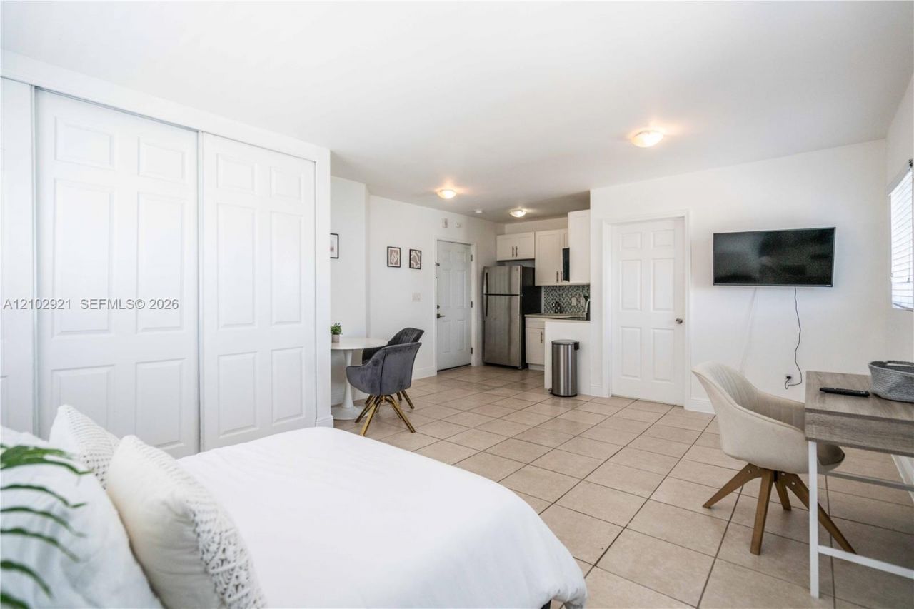 6971 Carlyle Ave , Unit 204, Miami Beach, FL 33141 Photo