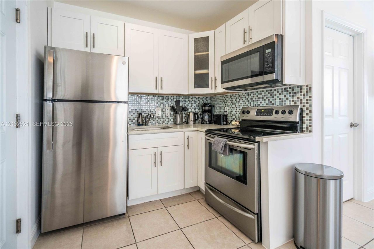 6971 Carlyle Ave , Unit 204, Miami Beach, FL 33141 Photo